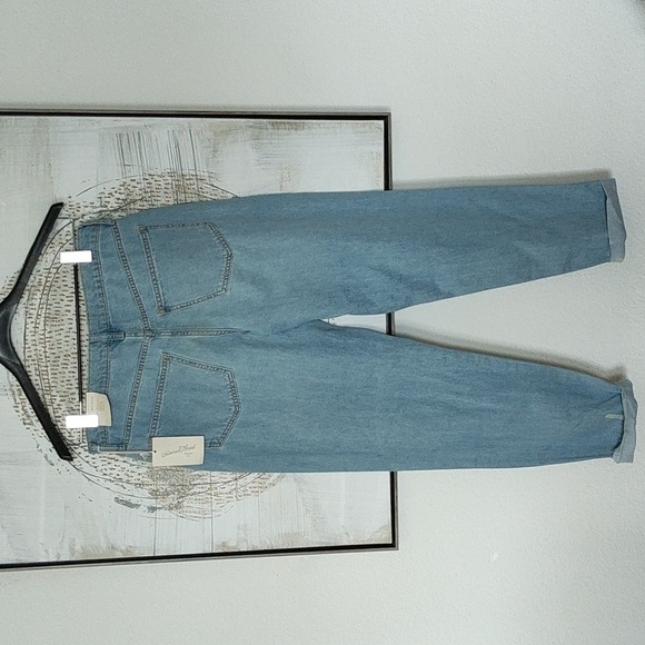 New Mid Rise Boyfriend Jeans Size 2 - Picture 6 of 9
